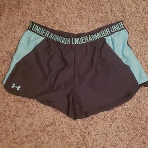 Women's UA shorts